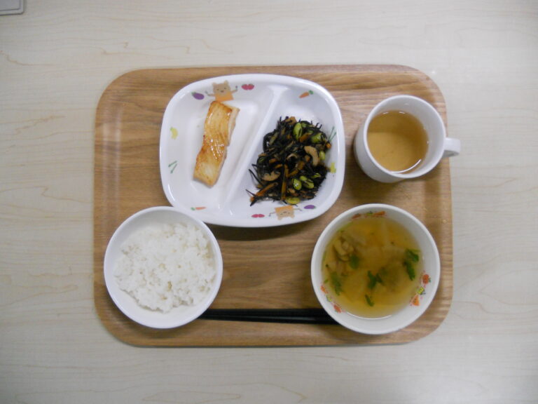 11月27日(月)の給食